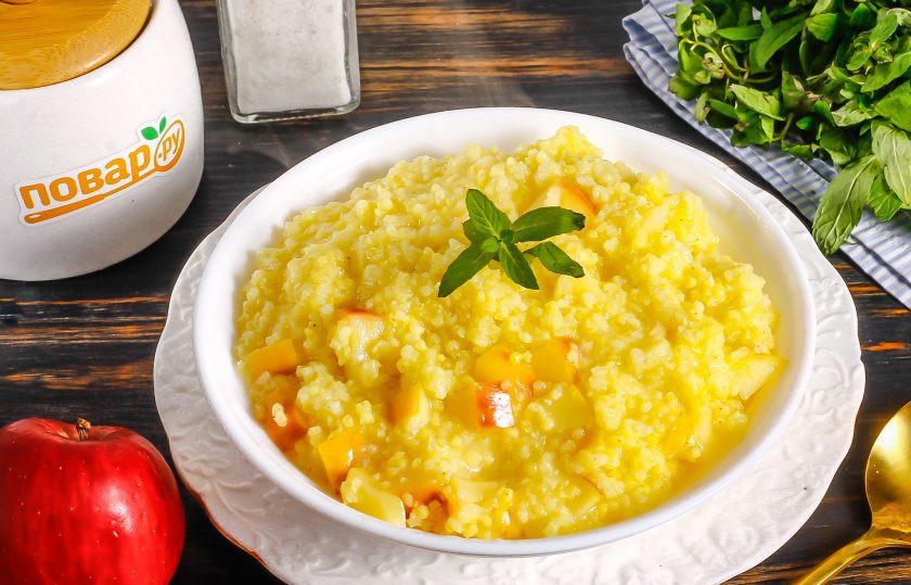 1. Этап. Янтарная каша из пшена с яблоками: Выложите янтарную кашу из пшена в пиалы или глубокие тарелки и подайте к столу горячей. Можно сдобрить ее сметаной или сгущенкой.