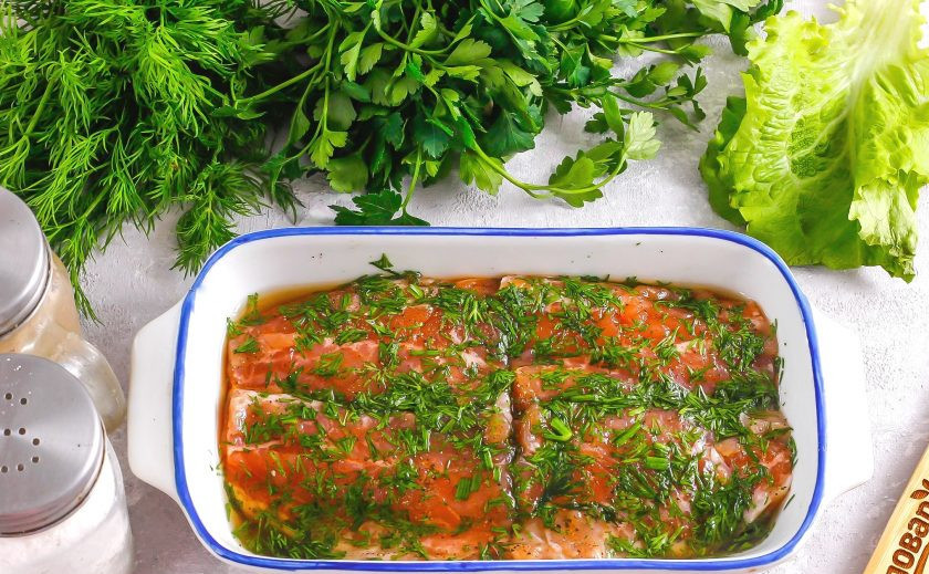 1. Этап. Засолка красной рыбы с укропом: Спустя 2 дня вы увидите сколько жидкости соль 