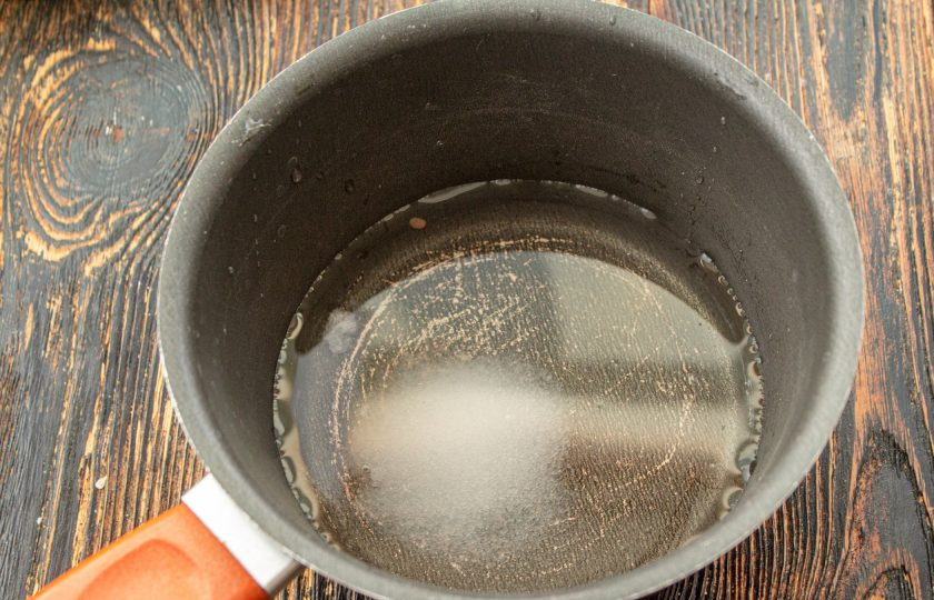 1. Этап. Лимонно-соевый соус: В сотейник влейте 170-180 мл. воды, добавьте сахар и доведите до кипения.