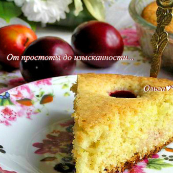 Пирог со сливами и цедрой лимона
