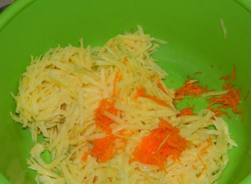 1. Этап. Горячие овощные бутерброды: Натрите все на терке.
