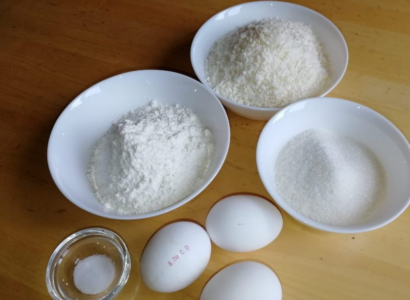 1. Этап. Кокосовое печенье Завтрашнее: Подготавливаем ингредиенты. Яйца (яичные белки) должны быть холодными.