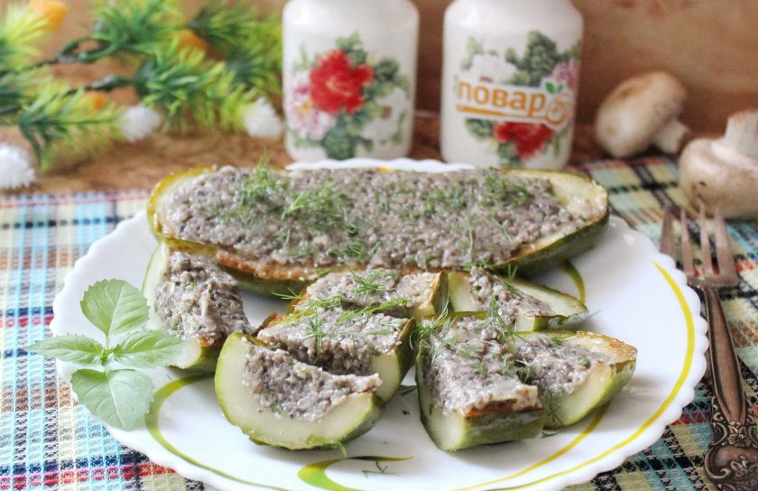 1. Этап. Жареные огурцы с грибами: Огурцы нарежьте кусочками и подавайте к столу на закуску. Приятного аппетита!