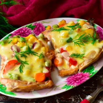 Горбуша с мексиканской смесью в духовке