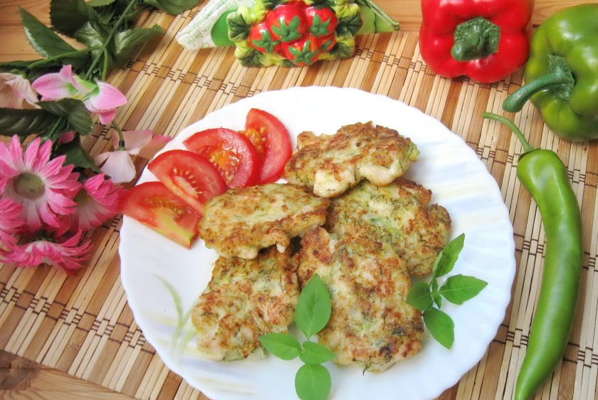 1. Этап. Рубленые куриные котлеты с кабачком: Рубленые куриные котлеты готовы. Подавайте на обед или ужин.