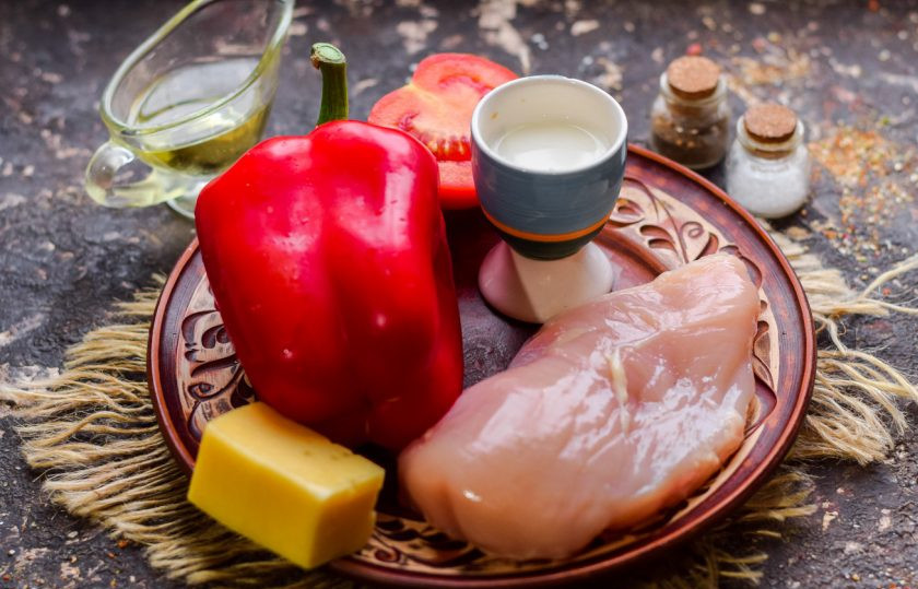 1. Этап. Перцы фаршированные куриной грудкой в духовке: Подготовьте ингредиенты.