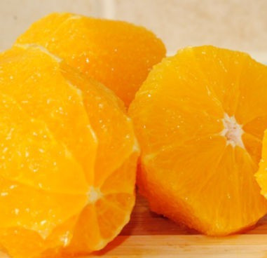 1. Этап. Варенье из апельсинов в мультиварке: 2. Вот такими они получаются перед тем, как их нужно будет нарезать. Обычно нарезаю плоды небольшими кусочками.