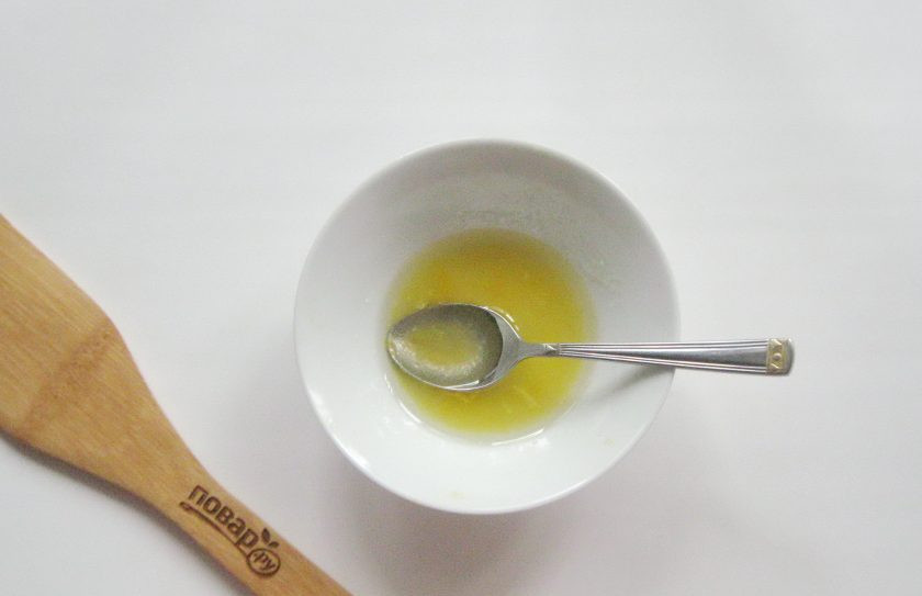 1. Этап. Салат Три капусты: Перемешайте все ингредиенты заправки.