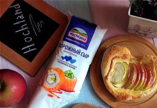 1. Этап. Сырно-яблочные слойки: Слойки готовы. Вы можете присыпать их сахарной пудрой. Я этого не делала, для меня сахара достаточно.