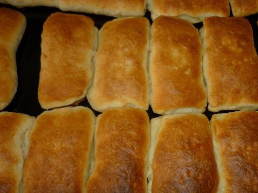 1. Этап. Пирожки с сыром: 9. Готовые пирожки немного остудить и можно сразу подавать к столу.