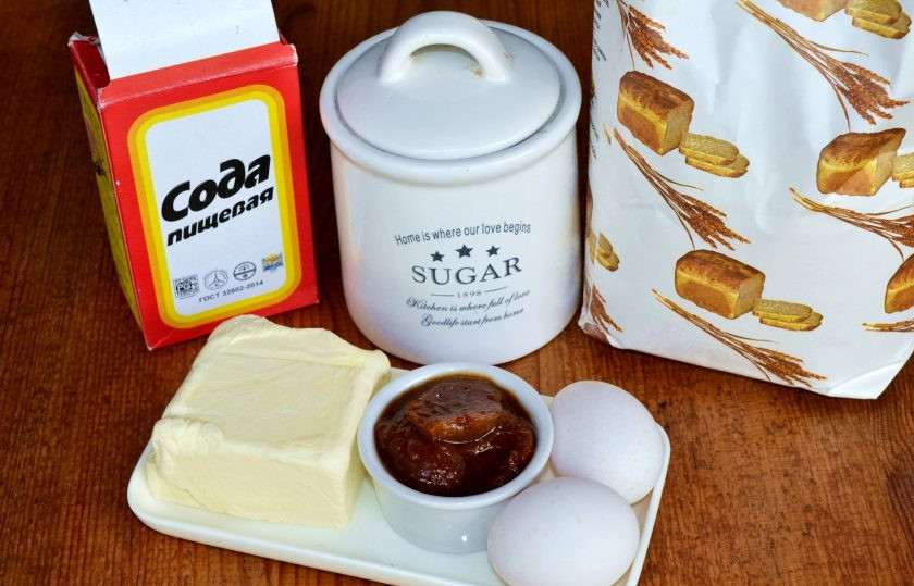 1. Этап. Торт Чебурашка: Вот такие ингредиенты нам понадобятся. Сливочное масло я использую размягченное.