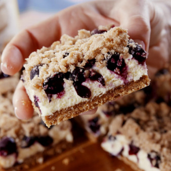 Blueberry Crumble Top Cheesecake Bars