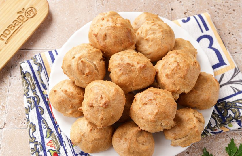 1. Этап. Диетические профитроли: Диетические профитроли готовы. Они имеют прочную, но не твёрдую корочку и нежную влажную середину. Начинять их можно совершенно любой начинкой.