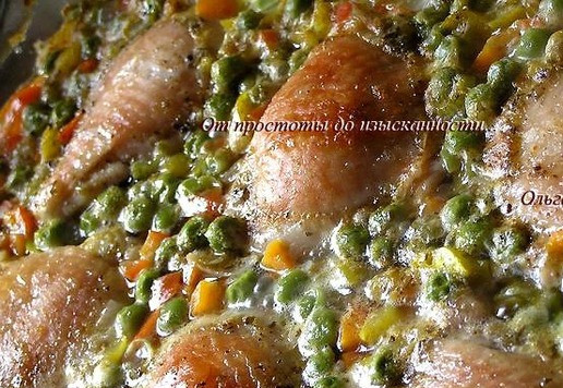 1. Этап. Курица в соусе из зеленого горошка: Через 15 минут курицу переверните, чтобы зарумянилась.