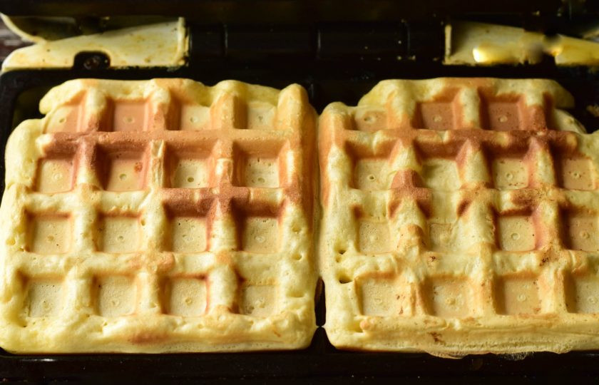 1. Этап. Якутские вафли: Жарьте вафли в течение 1-2 минут.