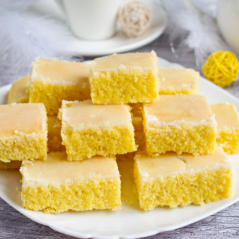 Простой лимонный пирог с глазурью