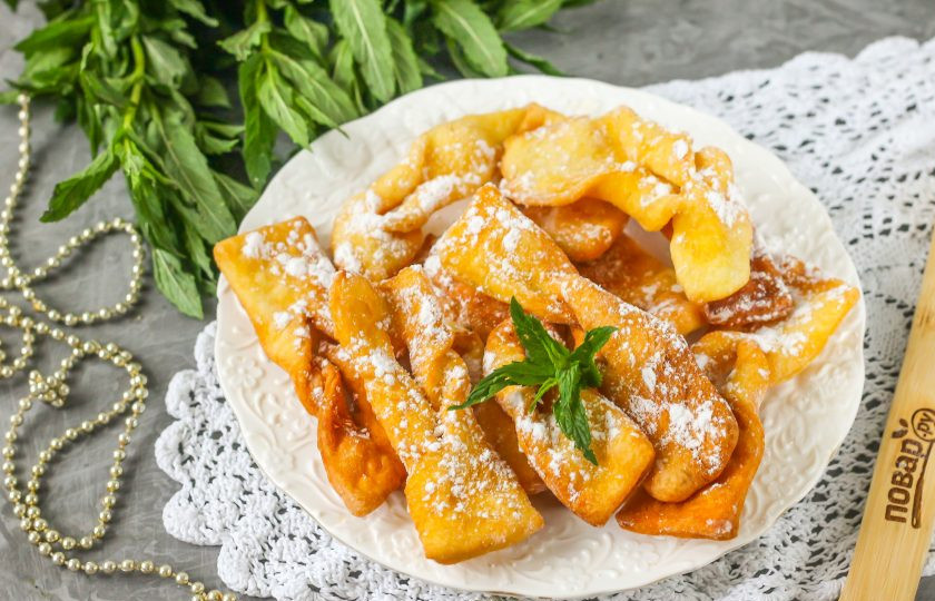 1. Этап. Хворост на коньяке: Созовите всех родных и подайте десерт к столу.