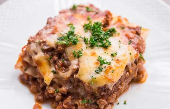 1. Этап. Вкуснейшая лазанья: 12. Нарежьте лазанью небольшими кусочками и наслаждайтесь.