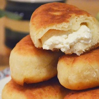 Пирожки с творожной начинкой