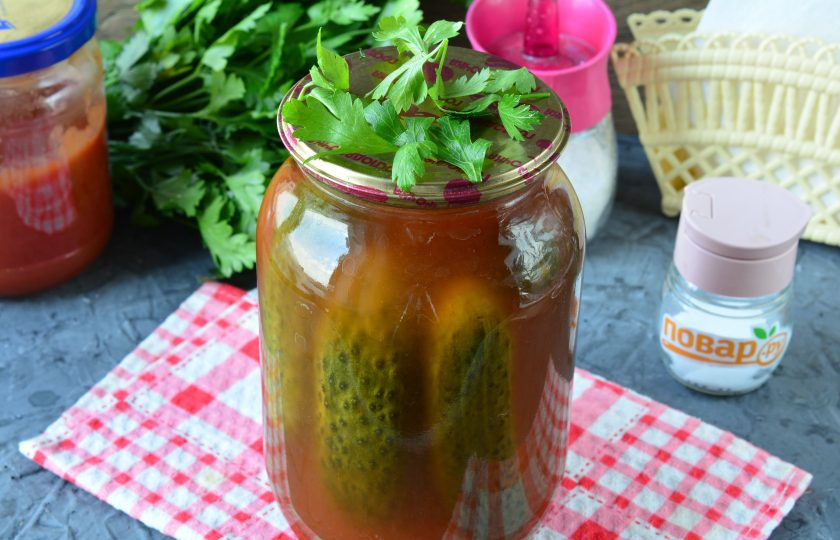 1. Этап. Огурцы в остром соусе на зиму: Храните огурцы в темной кладовой до зимы. Выход заготовки —1 банка объемом 1 литр.