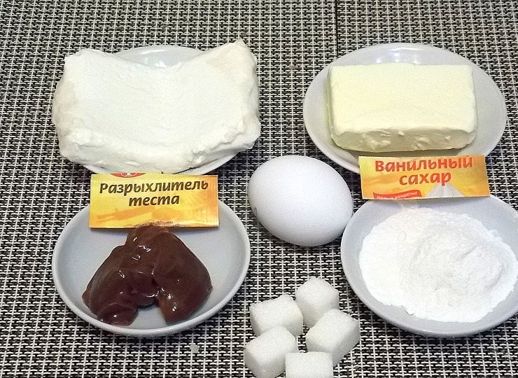 1. Этап. Творожные булочки со сгущенкой: Подготовьте все необходимые ингредиенты.