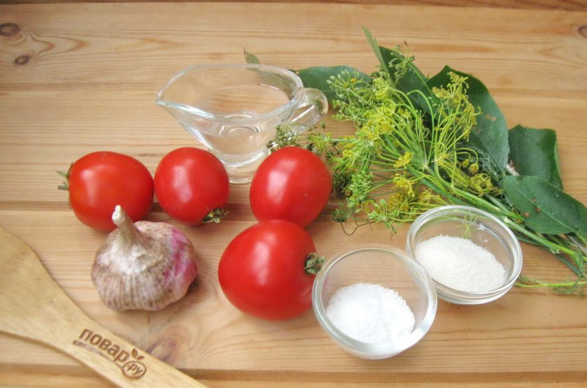 1. Этап. Помидоры кусочками на зиму: Возьмите ингредиенты для приготовления помидоров кусочками на зиму.