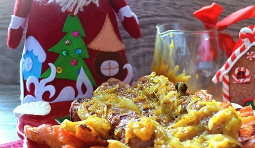 1. Этап. Купаты из индейки с апельсиново-мандариновым соусом: С тёплым соусом. Как вариант можно протушить пару минут купаты в соусе.