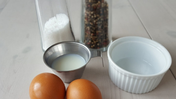 1. Этап. Болтунья в микроволновке: 1. Наш небольшой набор ингредиентов.