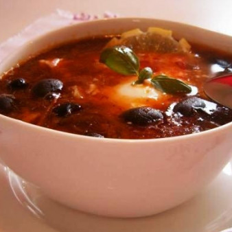 Солянка в мультиварке колбасная