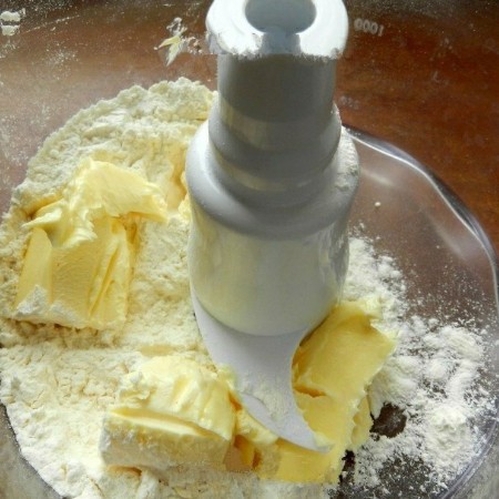 1. Stage. Cheese crackers: Put soft butter in a blender, add salt and flour. Whisk.