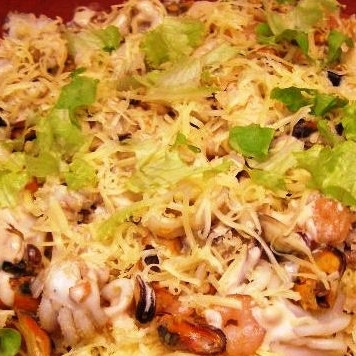 1. Этап. Салат Морской коктейль: Остается последний штрих - украсить салат 