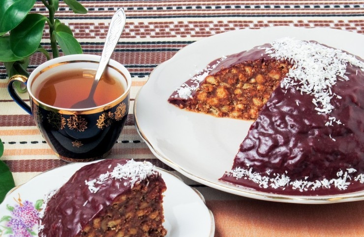 1. Этап. Торт из печенья и вареной сгущенки: Оставьте торт в холодильнике на 10-12 часов, чтобы он застыл. Приятного чаепития!