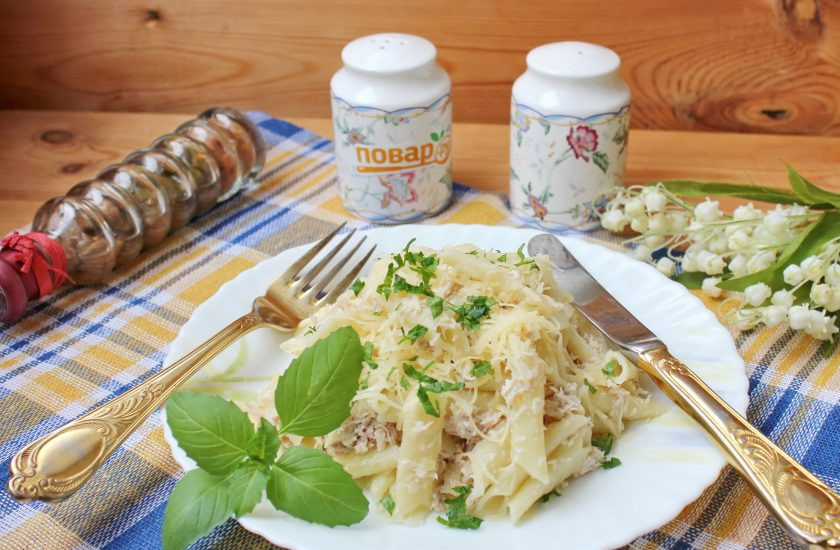 1. Этап. Макароны по-флотски с сыром: Макароны по-флотски готовы. Выложите их на тарелку, посыпьте тертым сыром и подавайте к столу. Приятного аппетита!