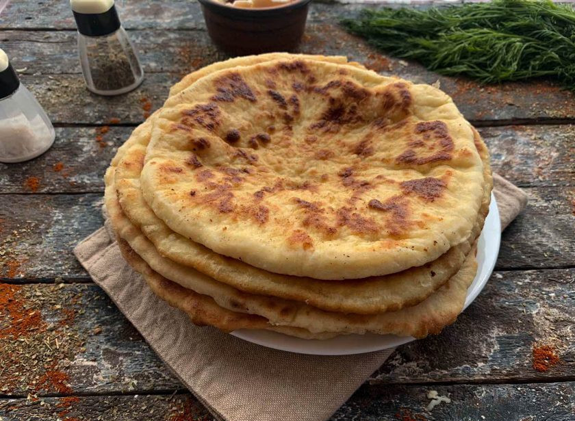 1. Этап. Адыгейские лепешки на кефире: Адыгейские лепешки на кефире готовы. Приятного аппетита!