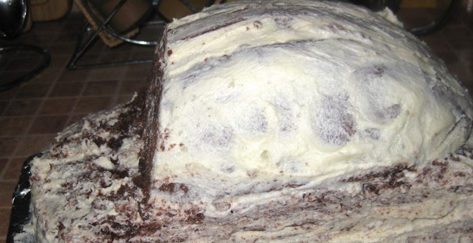 1. Этап. Торт на день рождения мальчику: И ставим их наверх. Это будет наша кабина. Похожим образом формируем всю машинку.