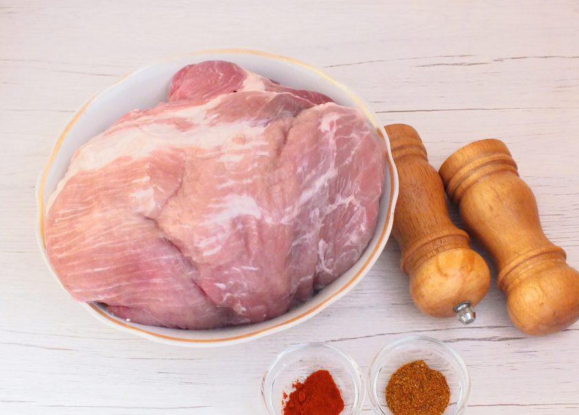 1. Этап. Буженина в ветчиннице: Подготовьте необходимые ингредиенты.