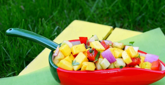 1. Этап. Салат для пикника на природе: 5. Салат получается красочный, оригинальный, с приятными нотками сладости и остроты.