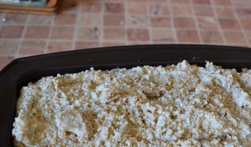 1. Этап. Хлеб творожный низкоуглеводный: Выложить тесто в форму.