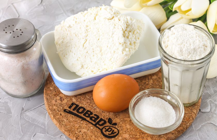 1. Этап. Ленивые вареники в мультиварке: Подготовьте указанные ингредиенты.