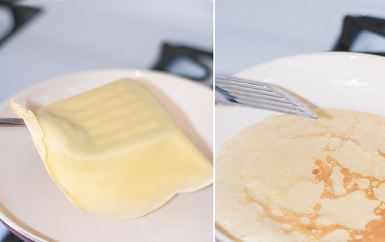 1. Этап. Бабушкины блины: 6. Жарьте блинчики с двух сторон до румяной корочки. Можно сразу же смазывать их кусочком сливочного масла. Приятного чаепития!