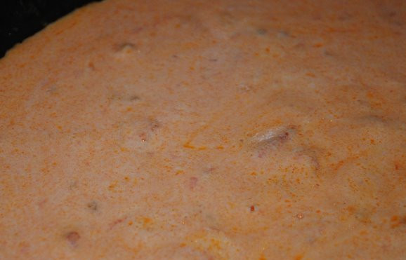 1. Этап. Равиоли в сливочном соусе: Соус доводим до кипения и выключаем. Готовые равиоли перекладываем в соус.