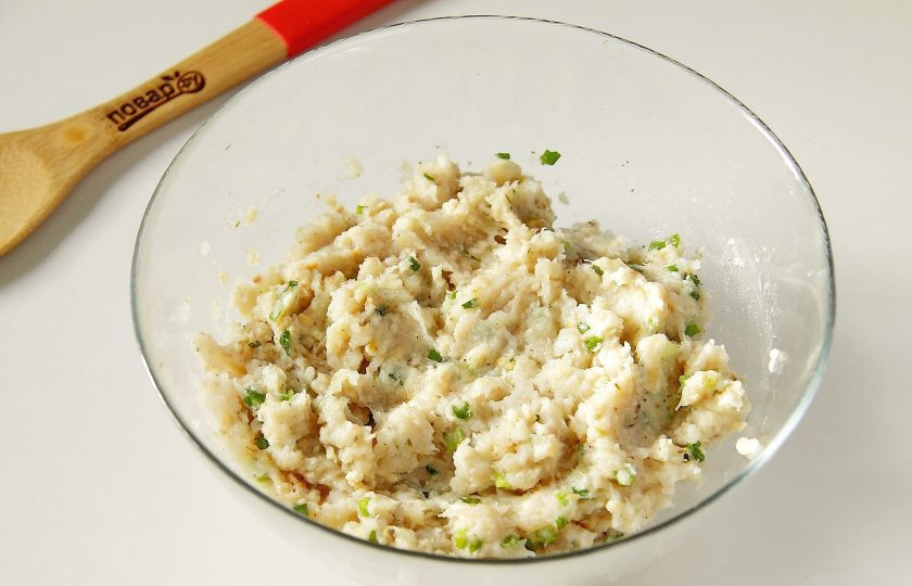 1. Этап. Рыбные оладьи: Хорошо все перемешайте до однородного состояния.