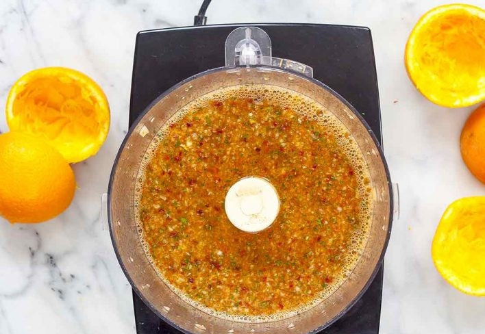 1. Этап. Куриное мясо в апельсиновом маринаде: 2. Взбейте все содержимое до образования однородной массы.