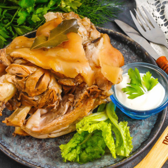 Свиная рулька в вине