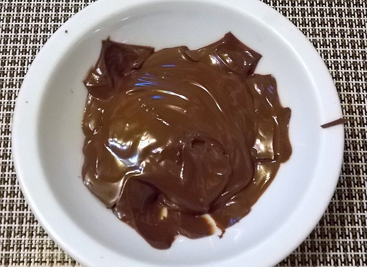 1. Этап. Шоколадный сырник с кофе: Растопите шоколад.