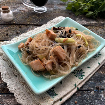 Фунчоза с копченой курицей