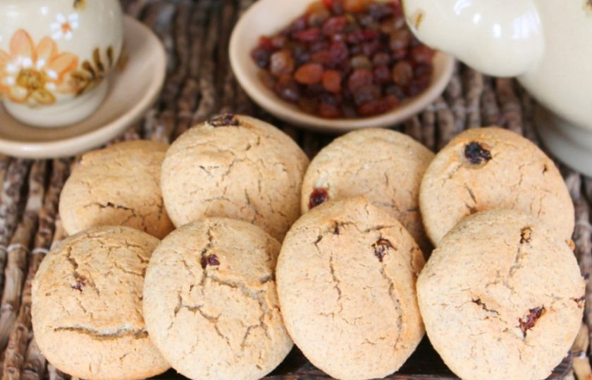 1. Этап. Печенье с изюмом из ржаной муки: Печенье с изюмом готово, приятного чаепития!