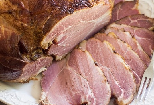 1. Этап. Ветчина без ветчинницы: 6. То, что получится в результате, просто не описать словами. Невероятно насыщенный вкус и аромат, ветчина буквально тает во рту. Очень классно, рекомендую!