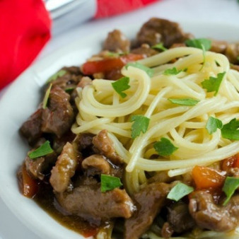 Спагетти со свининой в соусе