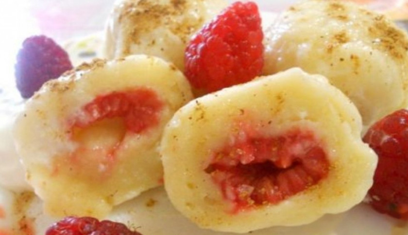 1. Этап. Галушки с начинкой: 6. К столу такое блюдо можно подавать со сметаной, сахаром или корицей. Приятного аппетита!